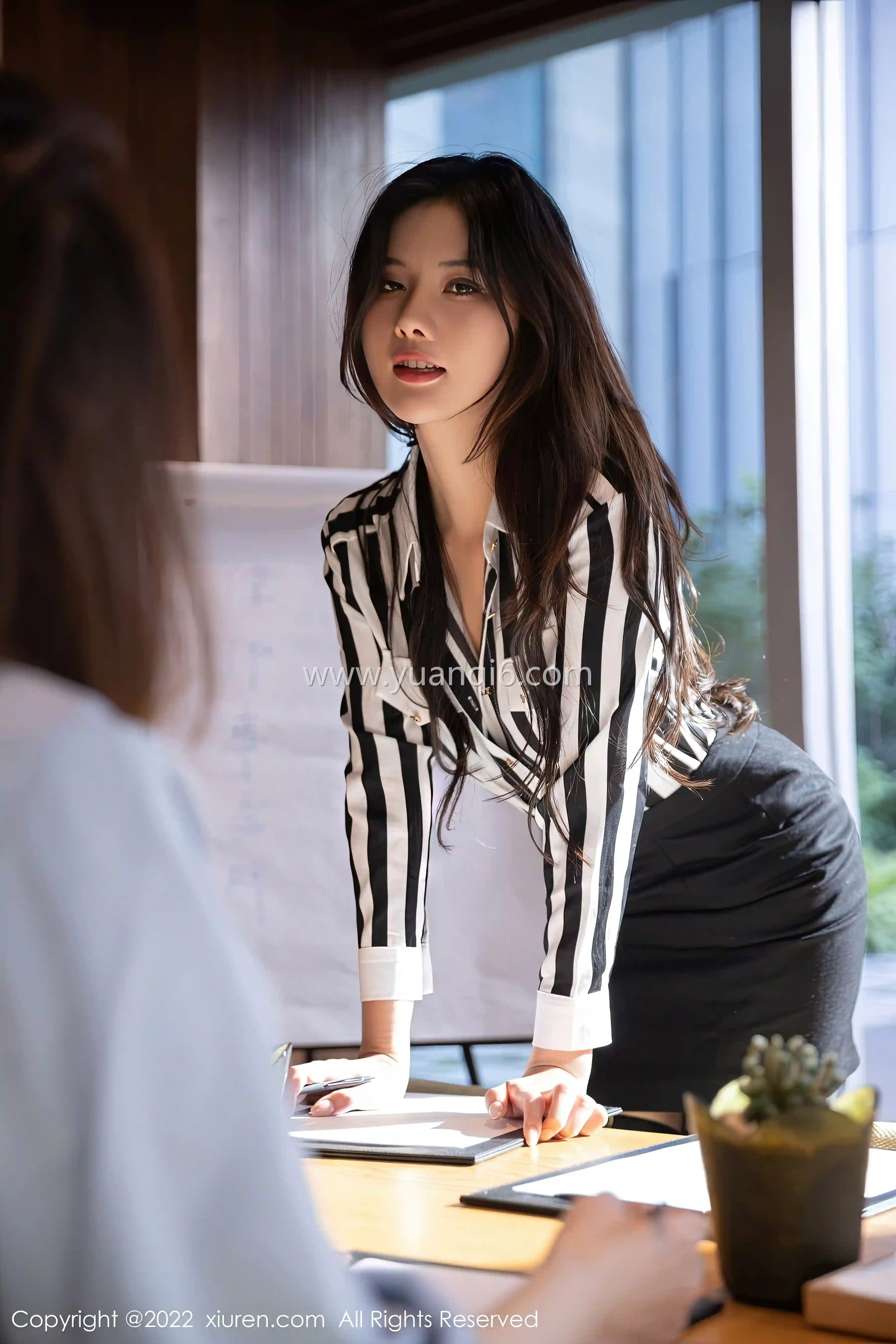 秀人秘书就是阿朱啊,办公室里的秘密报告