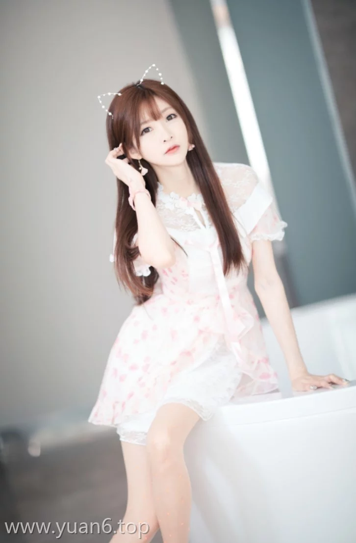 美图欣赏丨Coser王羽杉图片集之粉色连衣裙赏析