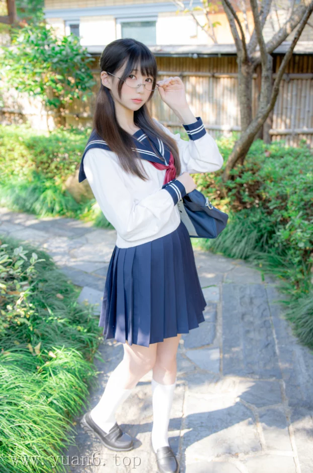 美图欣赏丨Coser_Nagisa魔物喵:NO.070-真面目な委員長[89P-629.2M]