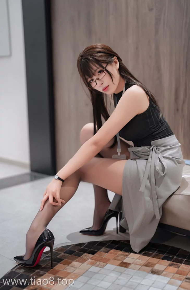 美图欣赏丨Coser轩萧学姐:NO.045-眼镜娘OL[85P-3V-647.2M]