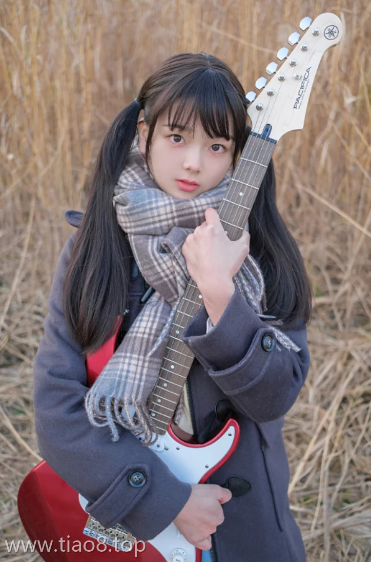 美图欣赏丨Coser赤西夜夜(稚乖画册):NO.023-吉他少女[83P2V-1.55G]