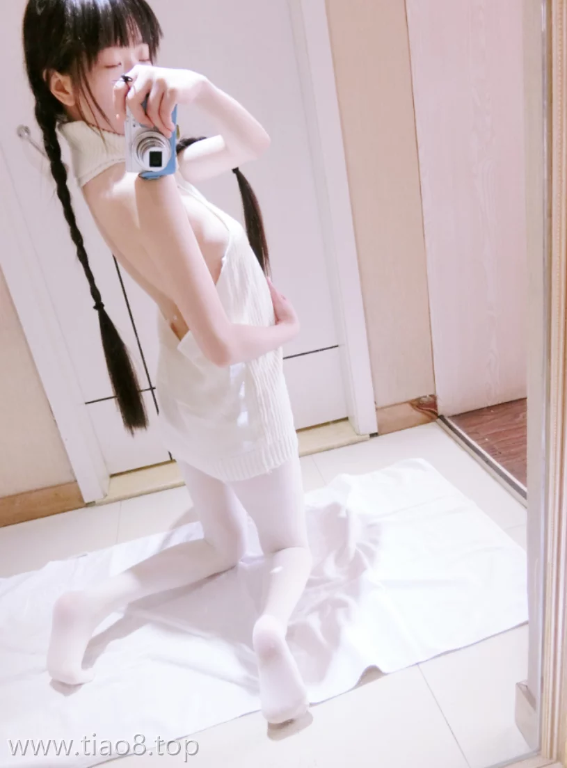 美图欣赏丨Coser西尔酱:NO.020- 露背毛衣[77P-572MB]