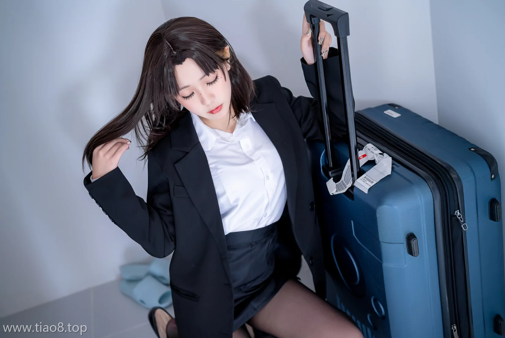 蓝小沂KiKi:化身致命OL!黑丝动人,职场的新标杆![42P高清美图]