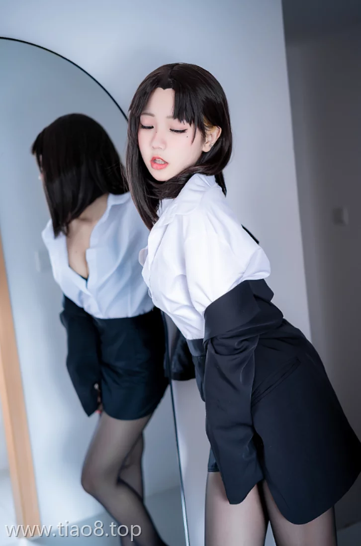 蓝小沂KiKi:化身致命OL!黑丝动人,职场的新标杆![42P高清美图]