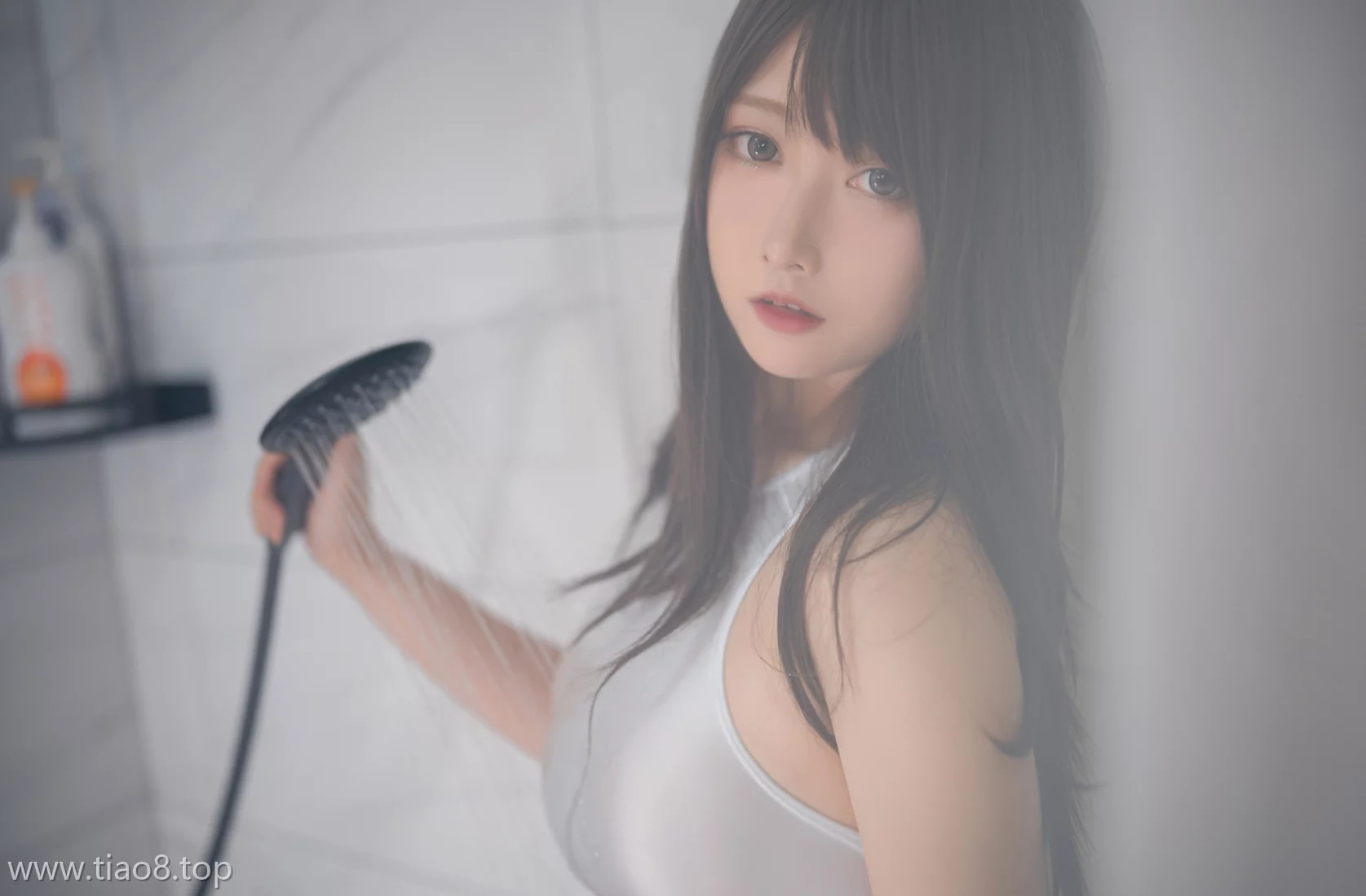 纯净与力量的碰撞:Coser念念_D[白色竞泳]20P超清图片集一览