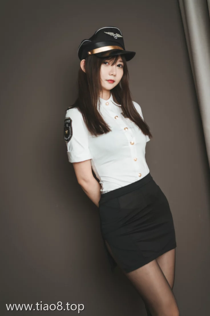 美图欣赏:Coser_51酱的九月服饰,80张精修图片集赏析