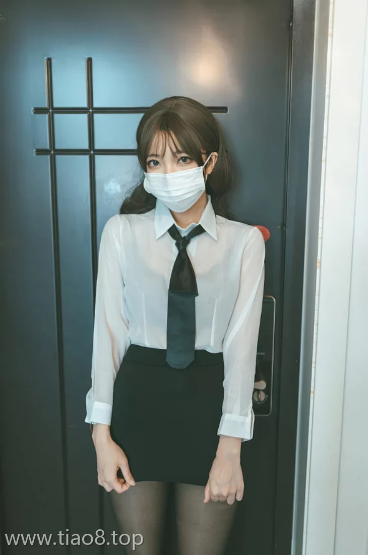 美图欣赏丨Coser杏仁曲奇:NO.011-OL额外时间[61P-315.1M]