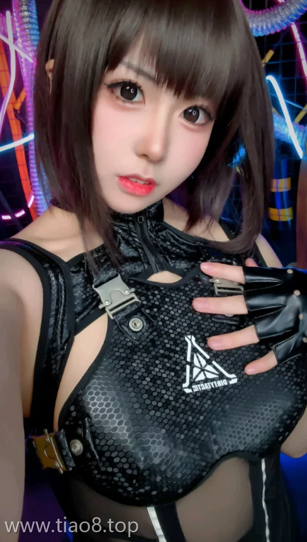 美图欣赏丨Coser虎森森:NO.031-爱心特工[119P-137.7M]