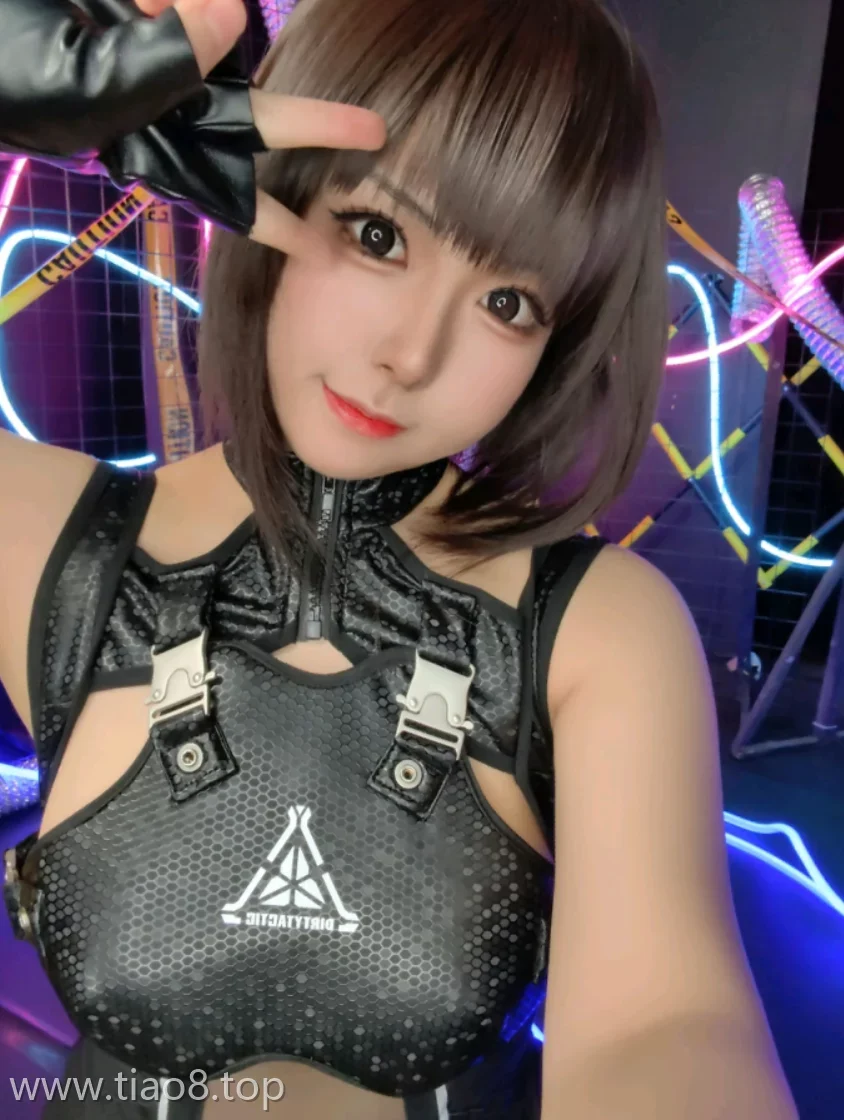 美图欣赏丨Coser虎森森:NO.031-爱心特工[119P-137.7M]