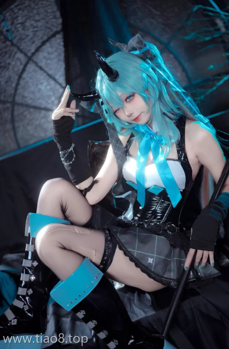 美图欣赏丨Coser艾西Aiwest:NO.019-初音小恶魔[26P-157.7M]