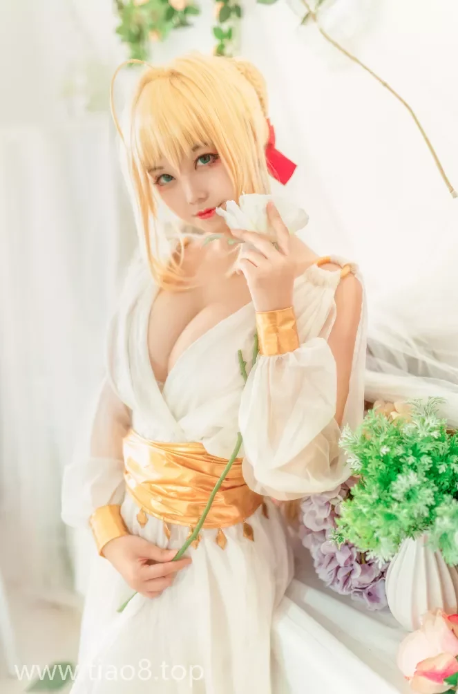 美图欣赏丨Coser蜜汁猫裘:NO.008-尼禄睡裙[10P-138MB]