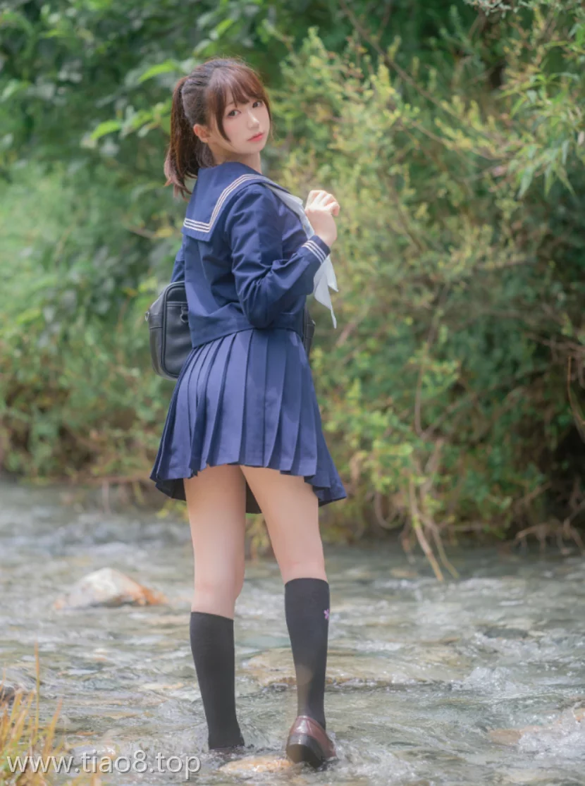 美图欣赏丨Coser_Nagesa魔物喵:NO.066-川で水遊び[110P-312.8M]