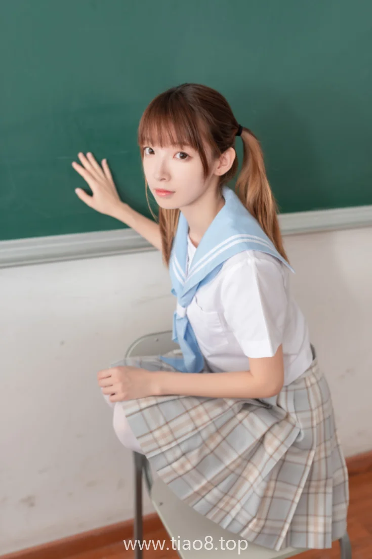 美图欣赏丨Coser祖木子:NO.006-不要躺在课桌上[48P-39MB]