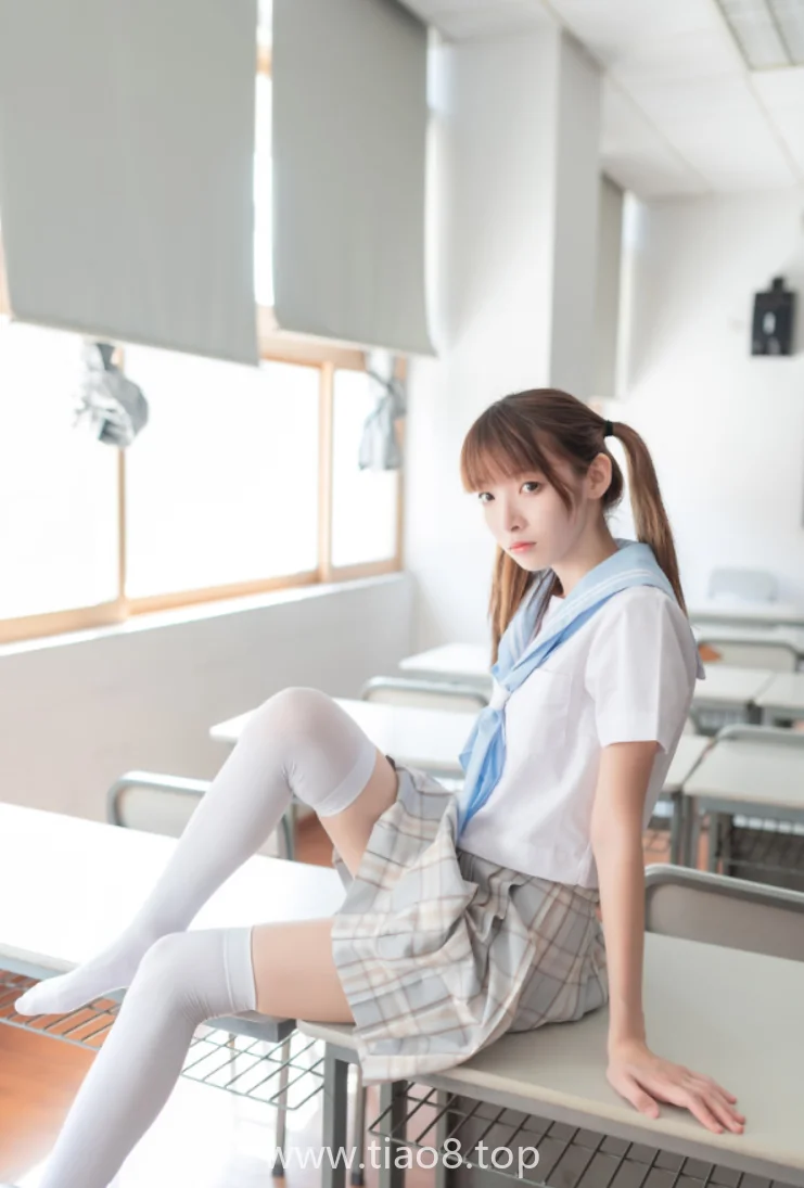 美图欣赏丨Coser祖木子:NO.006-不要躺在课桌上[48P-39MB]