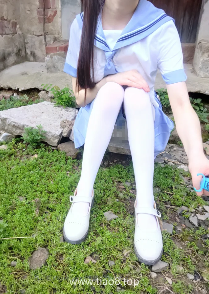 西尔酱NO.045青草水手服cosplay美图,这个绿色有点东西