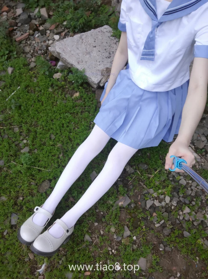 西尔酱NO.045青草水手服cosplay美图,这个绿色有点东西