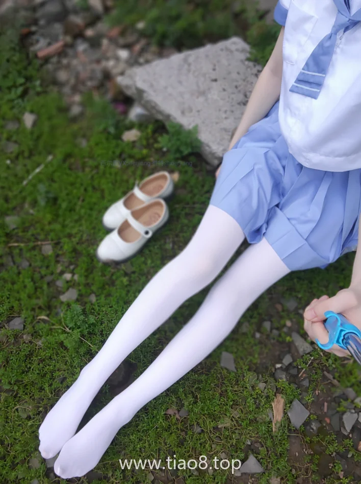 西尔酱NO.045青草水手服cosplay美图,这个绿色有点东西