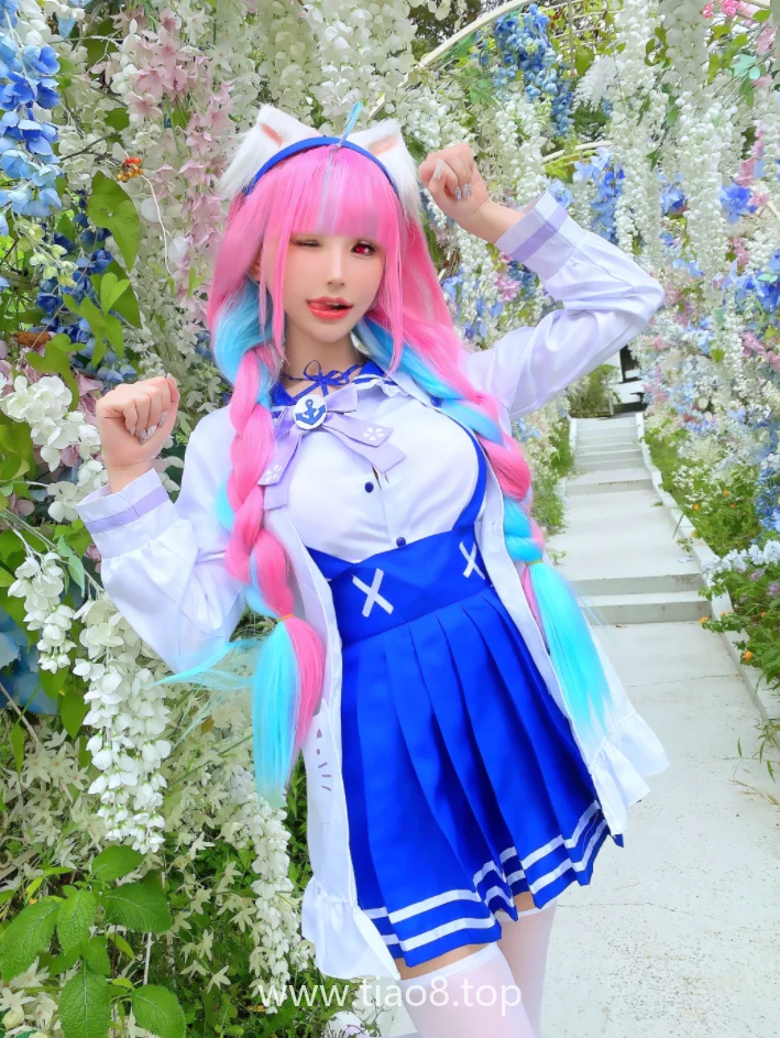 花リリPlant Lily版阿库娅cosplay:把最吵的虚拟主播拍安静了
