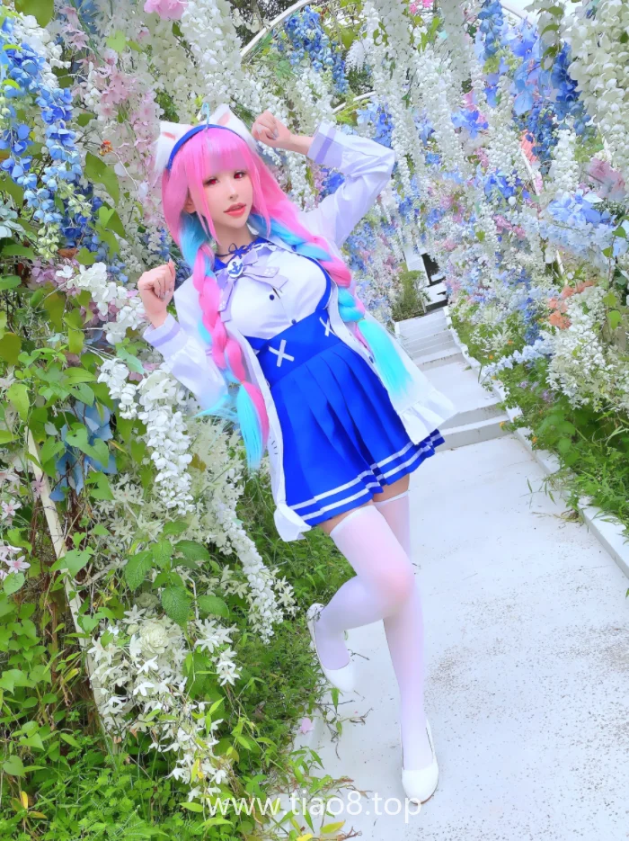 花リリPlant Lily版阿库娅cosplay:把最吵的虚拟主播拍安静了