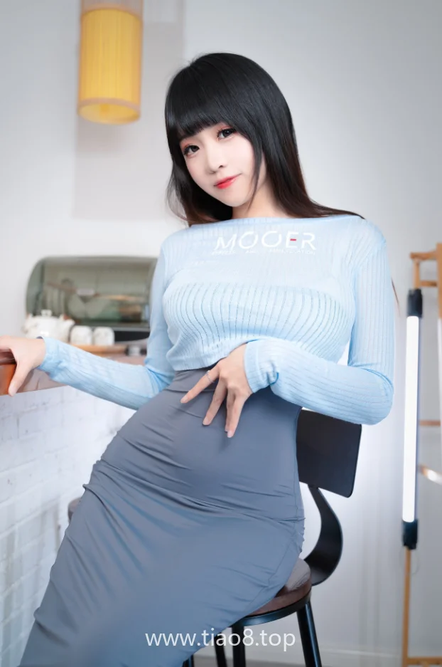 miko酱ww第四期温泉吉他妹妹cos,水汽把镜头糊了但挺真实
