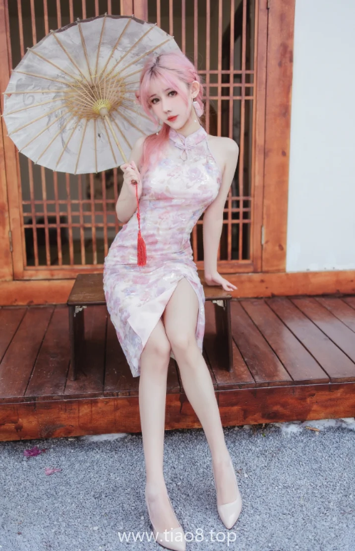 ScreenShot_2026-05-18_091347_632_watermarked 仙女月这套NO.015粉色旗袍看着很粉,勒出来的红印子谁看得见?