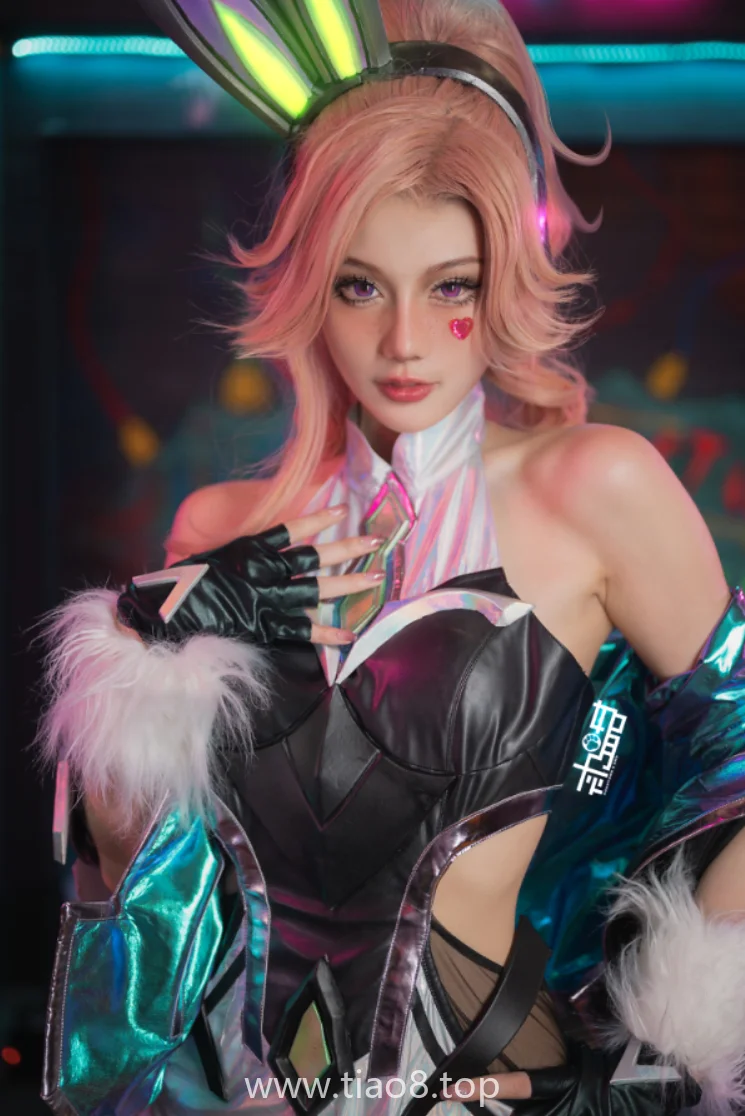 小元:如月灰030Battle Bunny,冷和热拉扯出的汗最磨人