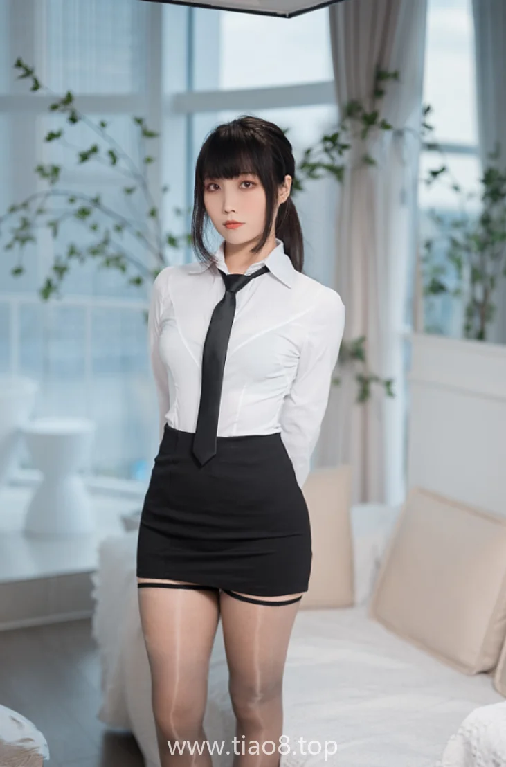 汪知子办公OL,午休时工位上发呆的她真好看~相关配图 汪知子办公OL,午休时工位上发呆的她真好看~