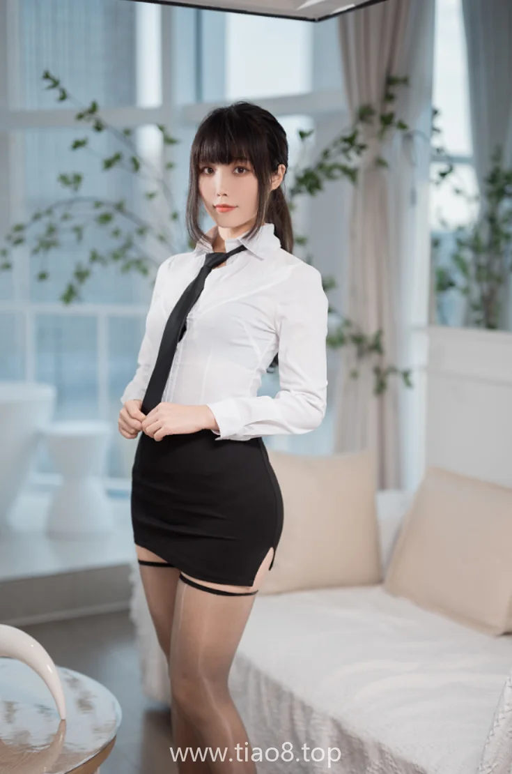 汪知子办公OL,午休时工位上发呆的她真好看~相关插图3 汪知子办公OL,午休时工位上发呆的她真好看~