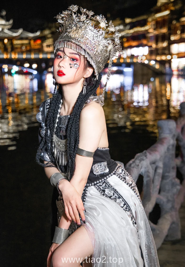 瓦斯塔亚小龙虾NO.015苗疆女子,这硬核美感太对味了相关插图4 瓦斯塔亚小龙虾NO.015苗疆女子,这硬核美感太对味了