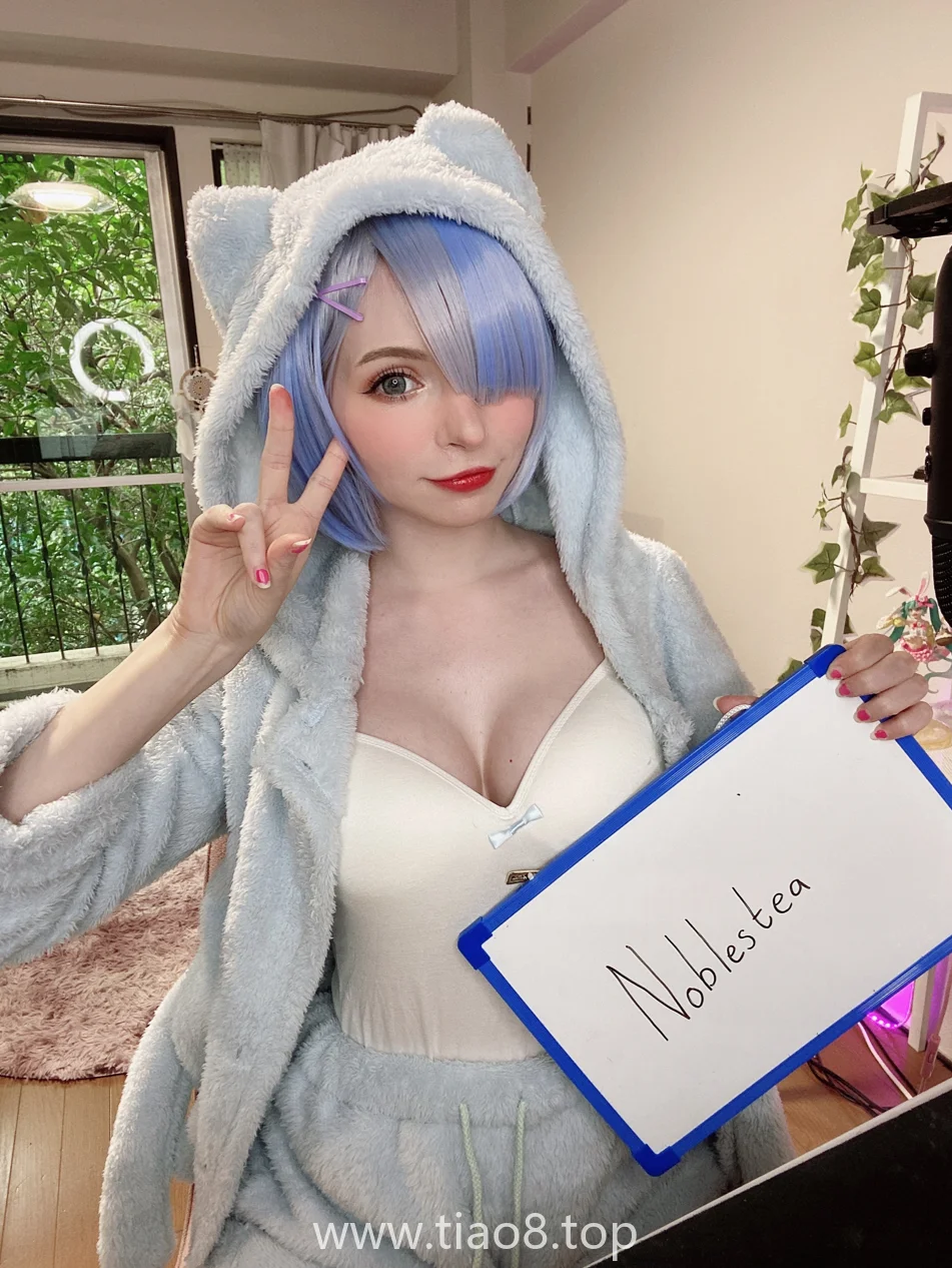 镜像Fansigns还能这么拍?Peach milky这套有点东西插图4 镜像Fansigns还能这么拍?Peach milky这套有点东西