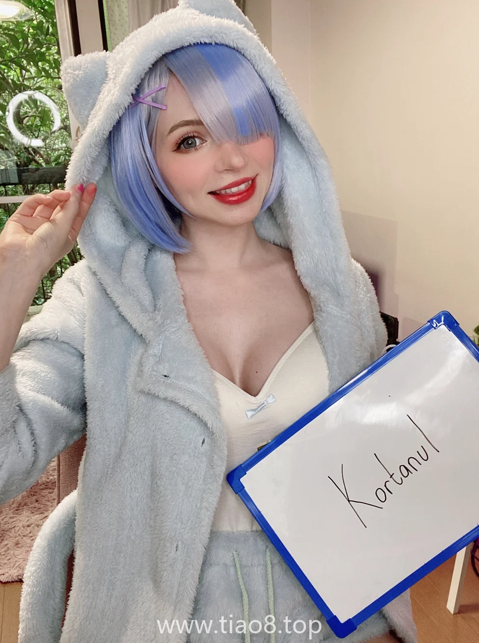 镜像Fansigns还能这么拍?Peach milky这套有点东西插图3 镜像Fansigns还能这么拍?Peach milky这套有点东西