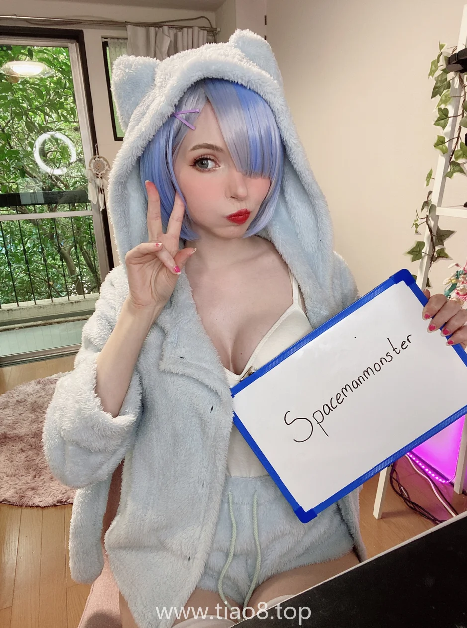 镜像Fansigns还能这么拍?Peach milky这套有点东西插图2 镜像Fansigns还能这么拍?Peach milky这套有点东西