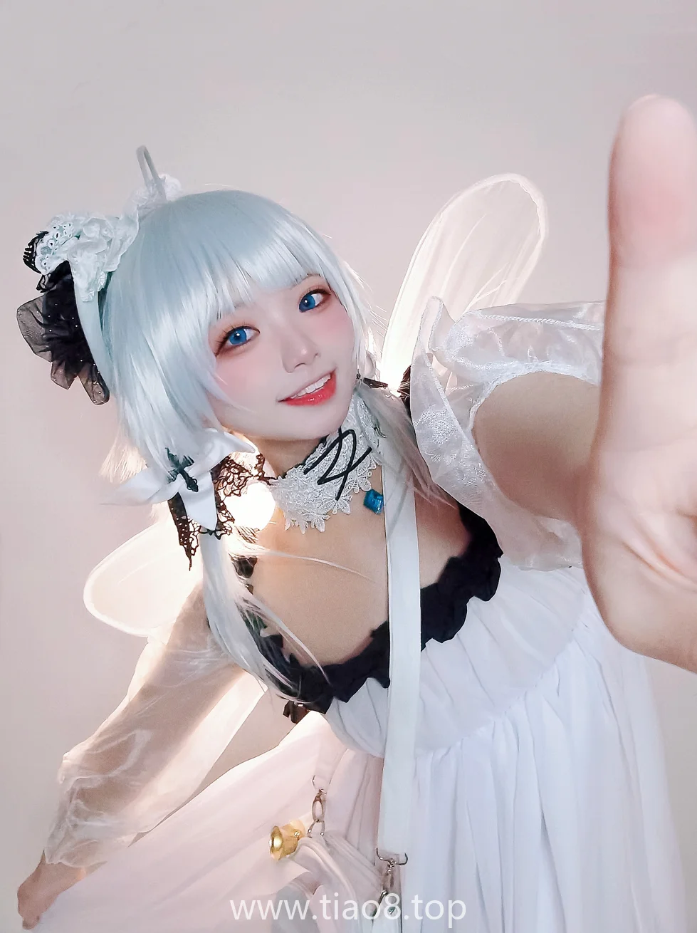 伊喵君_Nya这期小光辉白裙蓝飘带,安安静静拍完19张看着真舒服