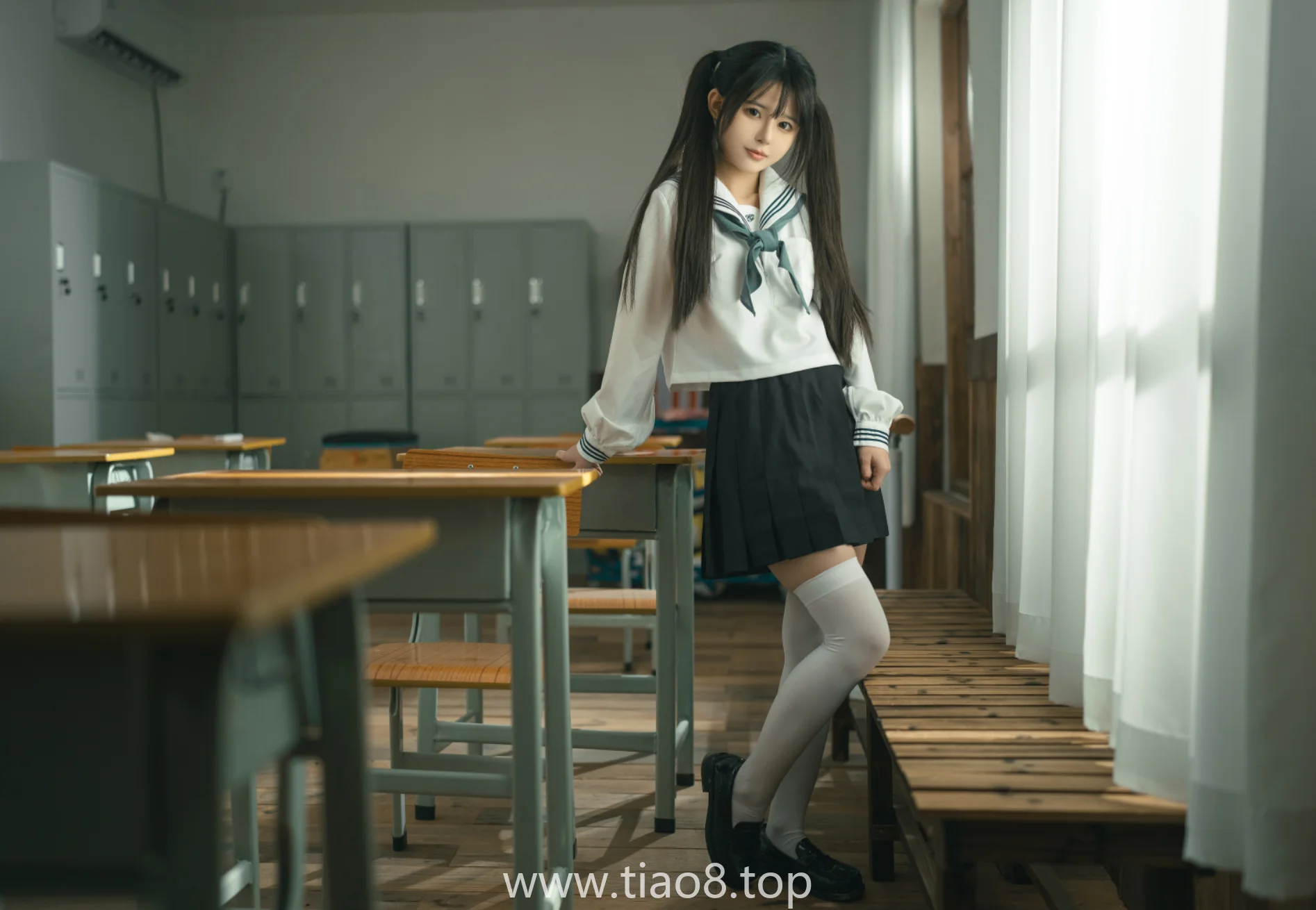 第23张眼镜摘了一半拿手里,rua阮阮的授课中就这张极为有味道