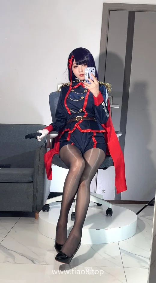 深灰暗红的战斗装,无影喵喵这套山城恋比冬夜月亮还冷插图1 深灰暗红的战斗装,无影喵喵这套山城恋比冬夜月亮还冷