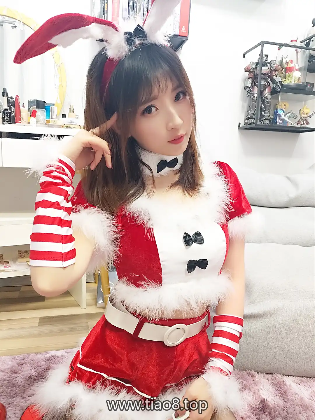 圣诞装穿回自己房间:小巫女露娜这组是在家过的节?