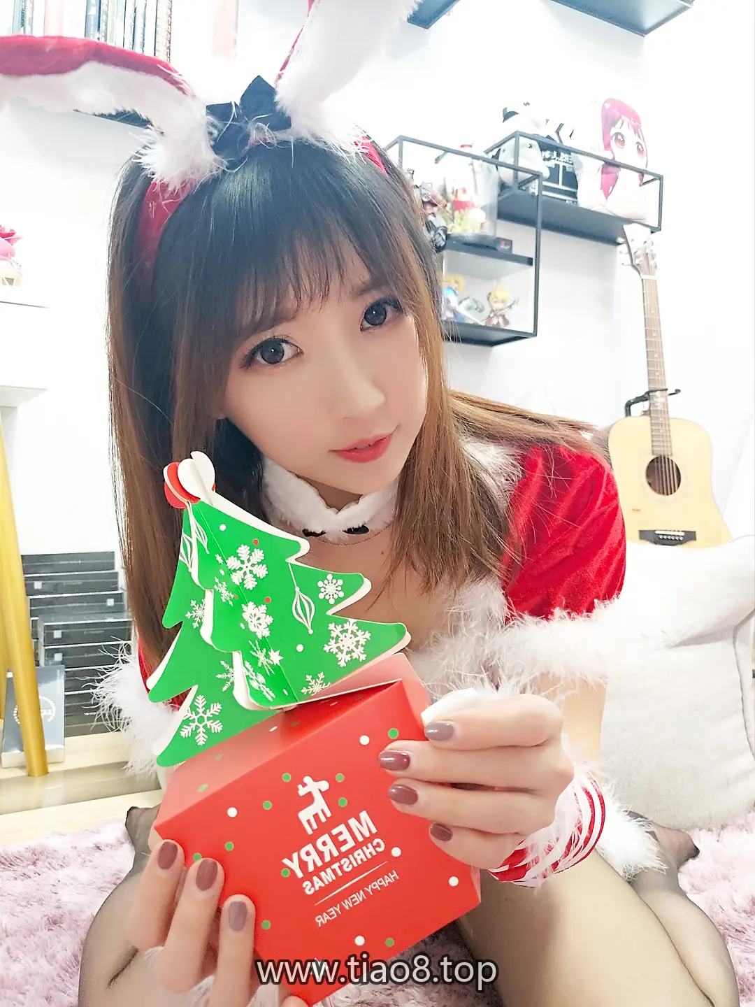 圣诞装穿回自己房间:小巫女露娜这组是在家过的节?