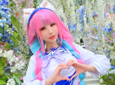 花リリPlant Lily版阿库娅cosplay:把最吵的虚拟主播拍安静了