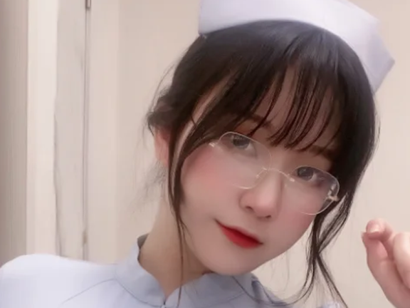 奇行家狗崽009七三蓝护士,耐看的可不止衣服呀