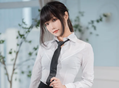 汪知子办公OL,午休时工位上发呆的她真好看~