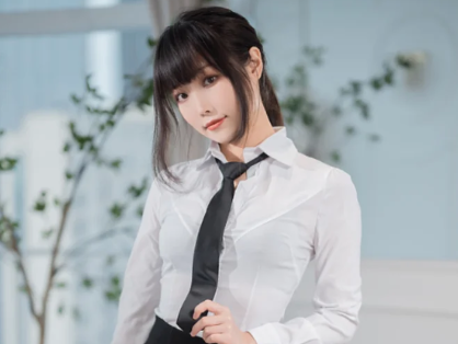 汪知子办公OL,午休时工位上发呆的她真好看~